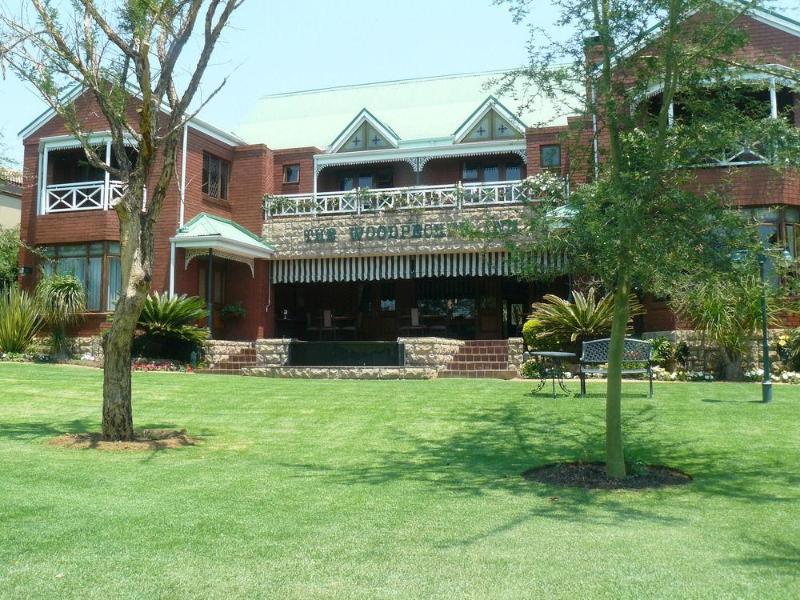 The Woodpecker Inn Pretoria Exterior photo