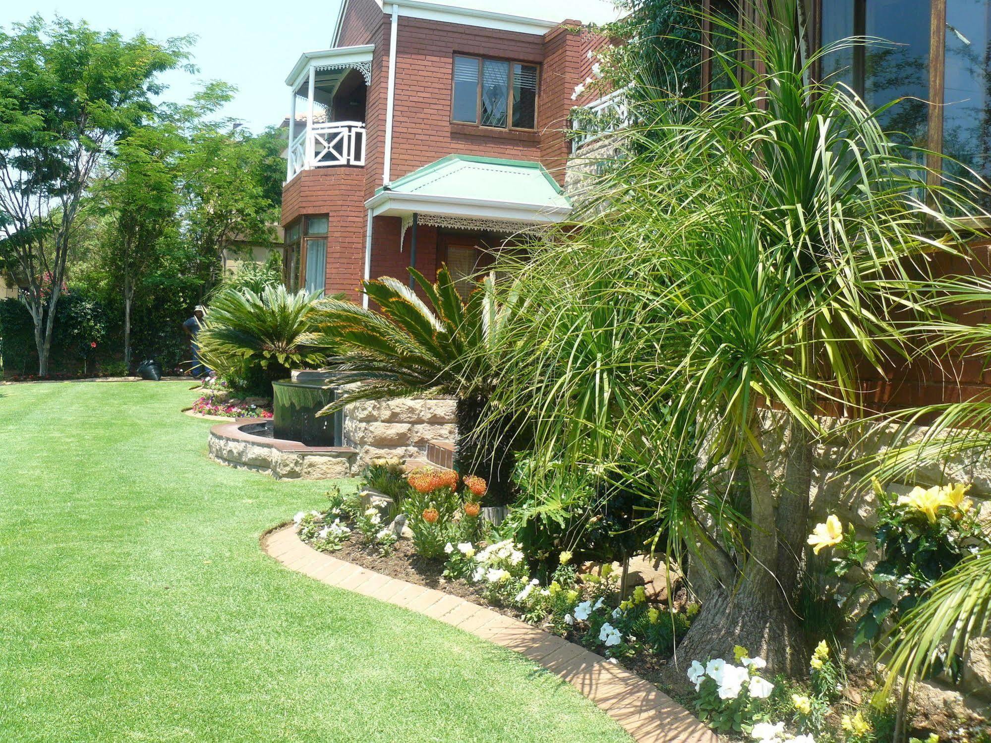 The Woodpecker Inn Pretoria Exterior photo